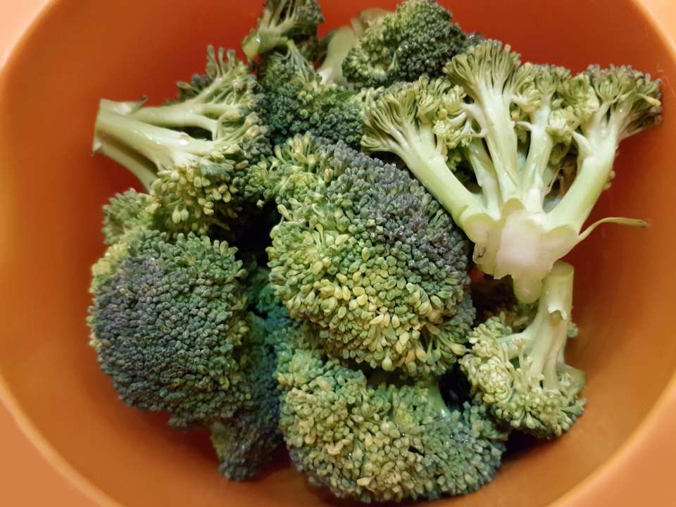 miska s brokolicou