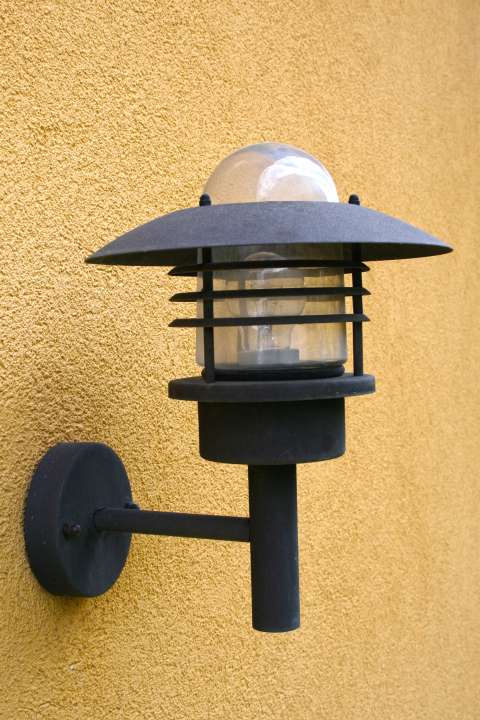 lampa na fasádu